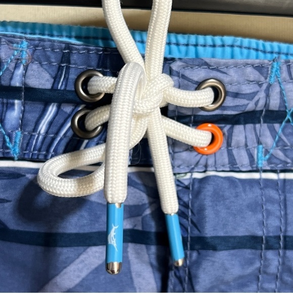 Tommy Bahama Swim Shorts with lining. LG - Picture 5 of 7